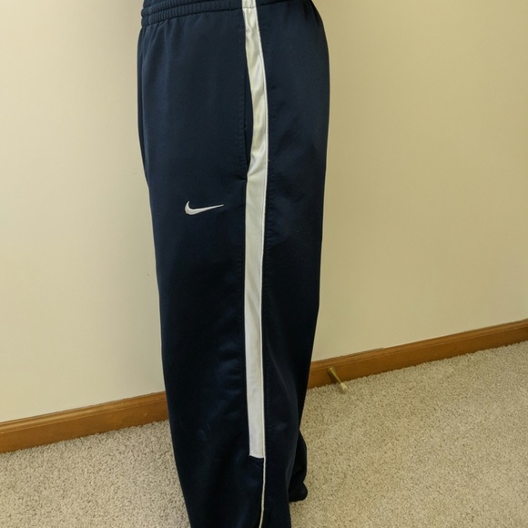 nike basketball sweats